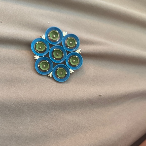 Elegant Blue and Green Floral Brooch - Picture 1 of 3